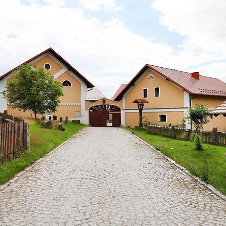 Bed and Breakfast Statek Selsky Dvur Milhostov Exterior foto